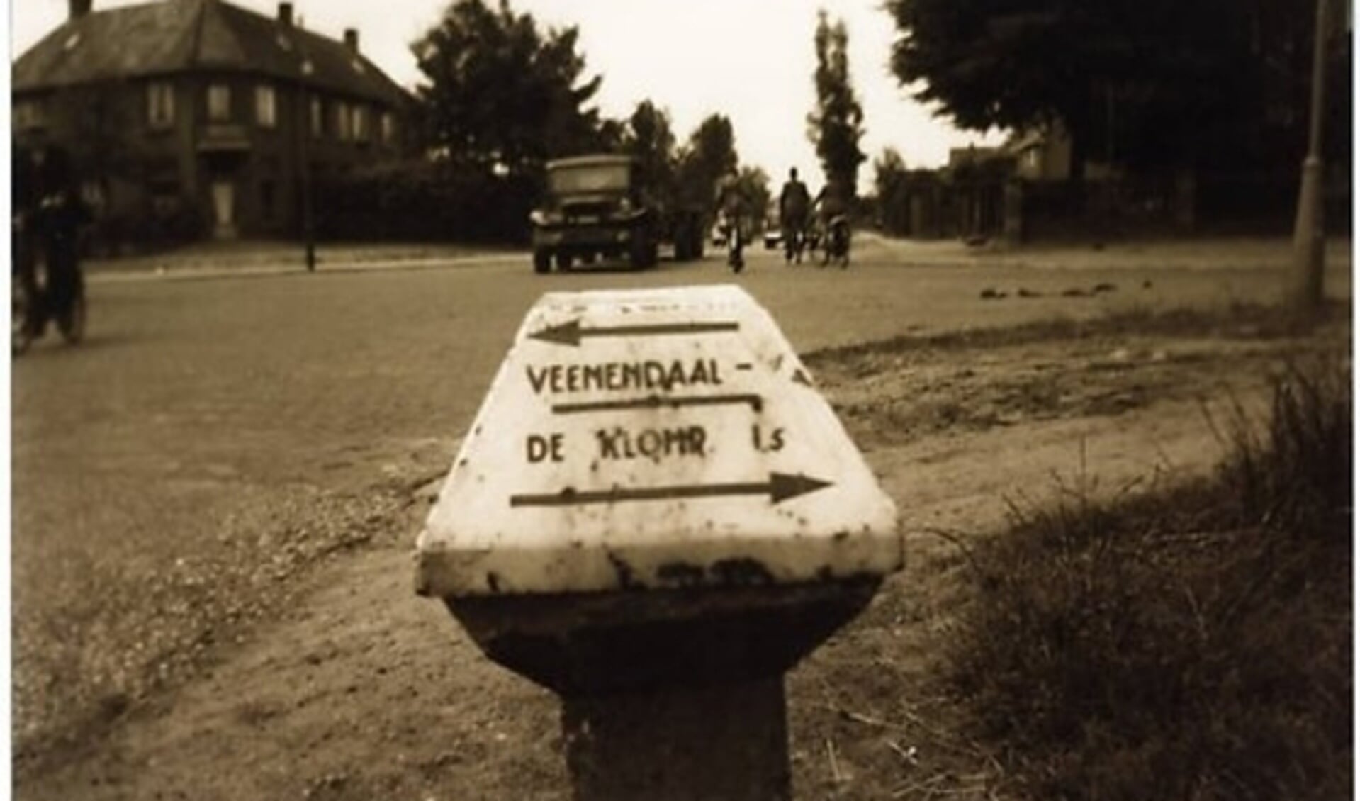 De kruising met de huidige Prins Bernhardlaan/Buurtlaan/Stationstraat/Blauwgras waar het schietincident plaatsvond en waarbij drie doden waren te betreuren. (Foto uit 1950/Jan Bouman)
