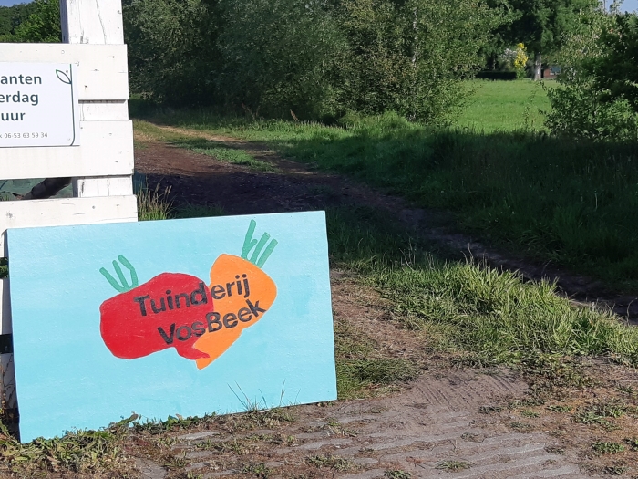 Toegang tot Tuinderij VosBeek aan de Barneveldsestraat