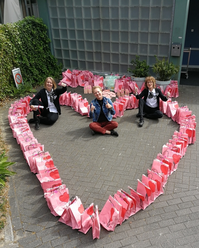 Brigitte en Annemarie van ETOS Leusden en Janet de Oude Mooi van Zorgcentrum Lisidunahof