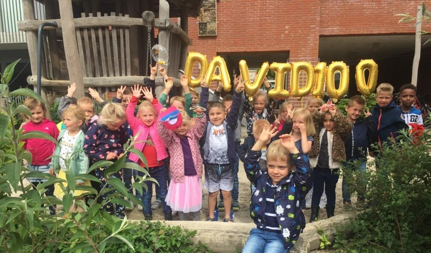Feest bij obs Piet de Springer met de 100ste leerling