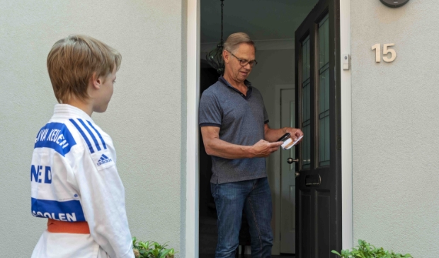 <p>Koper scant QR-code Grote Clubactie.</p>