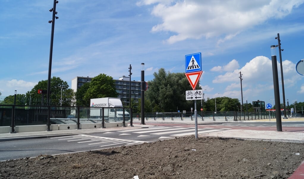De nieuwe rotonde bij de halte Kronenburg.