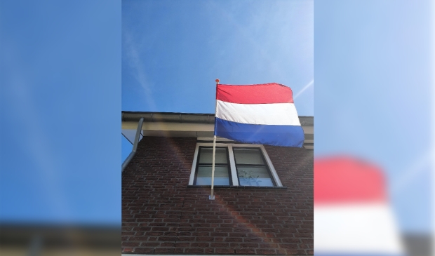 <p>Bij veel huizen zal vandaag de vlag uitgaan.</p>