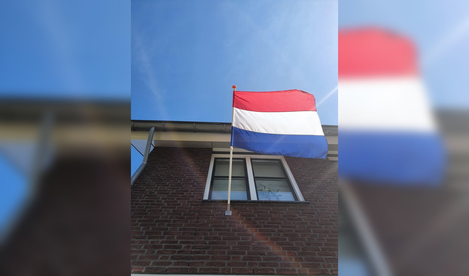 Bij veel huizen zal vandaag de vlag uitgaan.