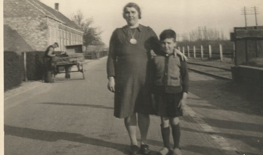 Moeder Christiana Beeke en haar zoon Gerard.