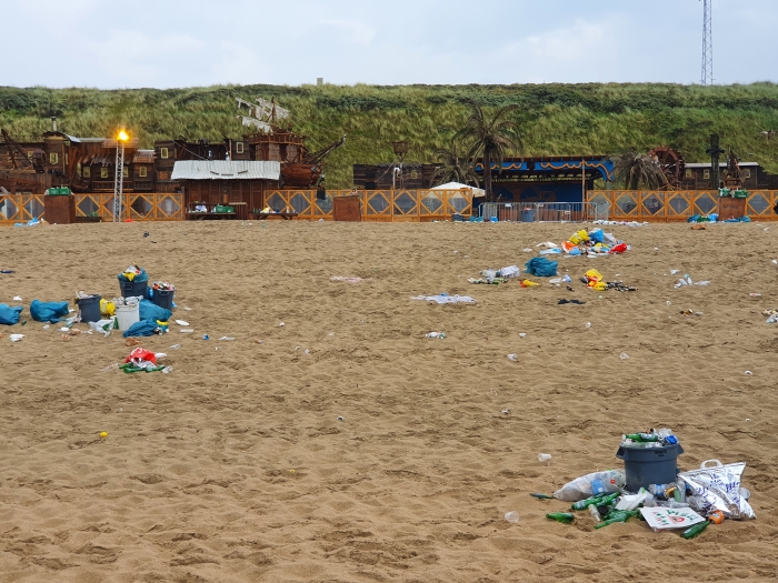 Vuilnis van vrijdag op zaterdagochtend bij Woodstock
