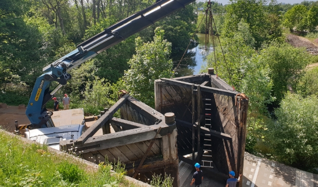 Afgelopen week werden de waaierdeuren afgeleverd bij Waterliniemuseum Fort bij Vechten in Bunnik.