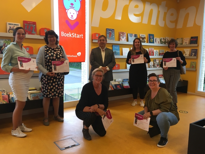 Wethouder Van Deelen met de Voorleescoördinatoren BoekStart