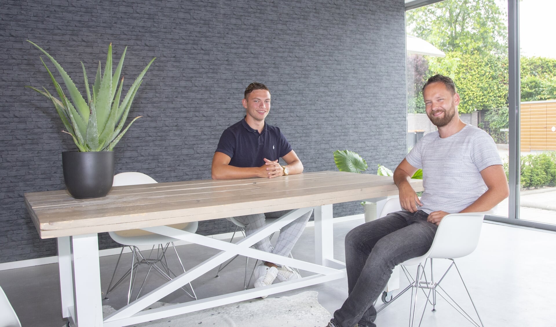 Stefan Ruijgrok (rechts) en Bart Poot in het nieuwe kantoor van Noww in Kootwijkerbroek.