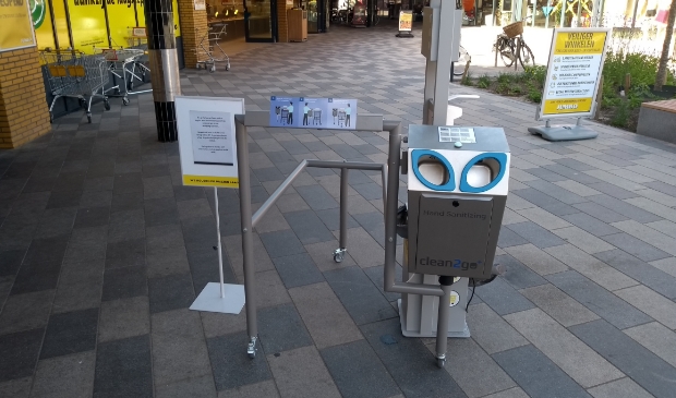 Eén van de wasapparaten bij de ingang van de supermarkt in De Hamershof.
