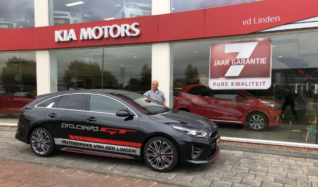 Dit jaar bestaat het autobedrijf dertig jaar, iets waar het team supertrots op is.