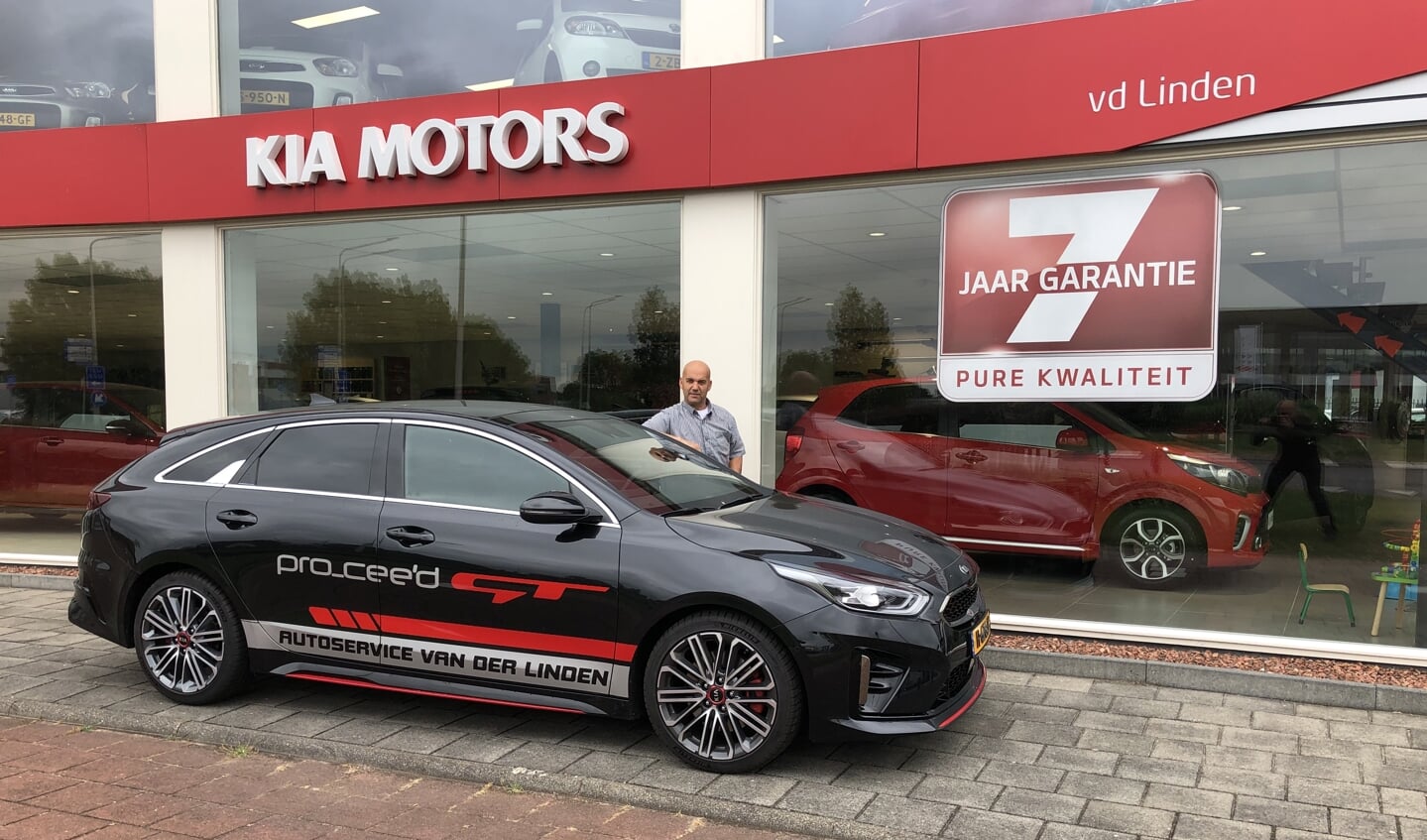 Dit jaar bestaat het autobedrijf dertig jaar, iets waar het team supertrots op is.