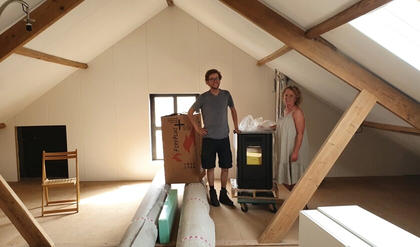 Jurjen in één van de ruimten waar hij te zijner tijd zal wonen.