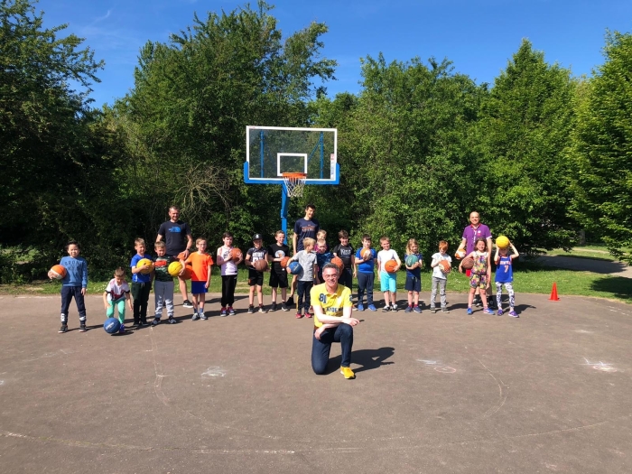 Burgemeester van Houten bezoekt training BC Woodpeckers
