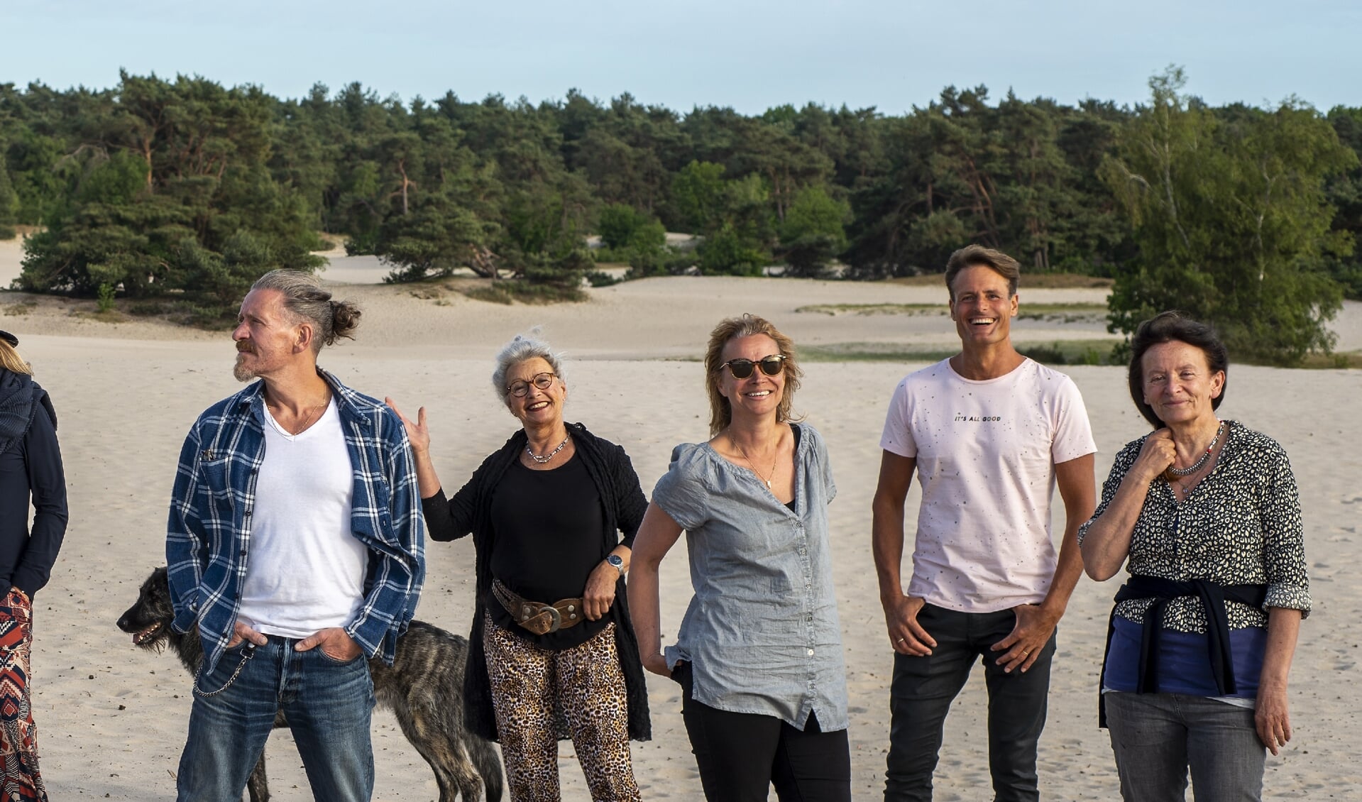 Vijf van de tien kunstenaars die meedoen aan 'Kunstroute, terug naar onze wortels' in beeld. Links: Myrna van Schoonhorst.