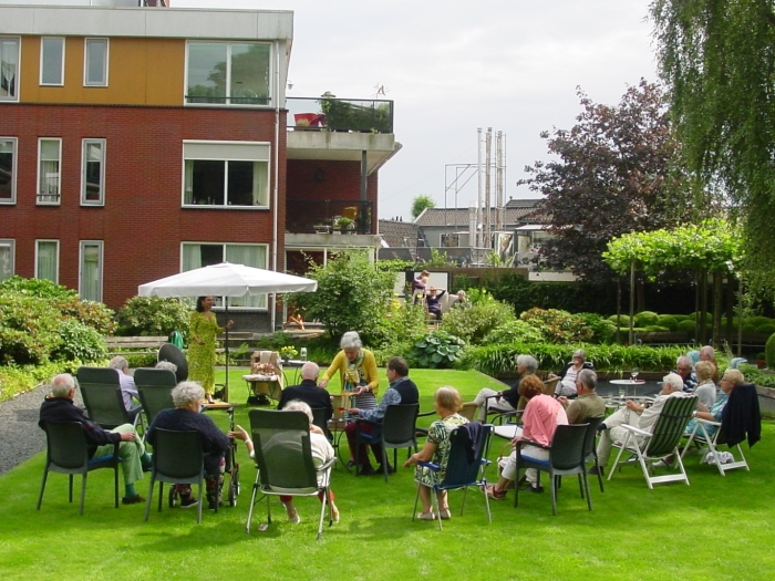 Tuinoptreden Tania Ravelli bij VVE Ridderhof