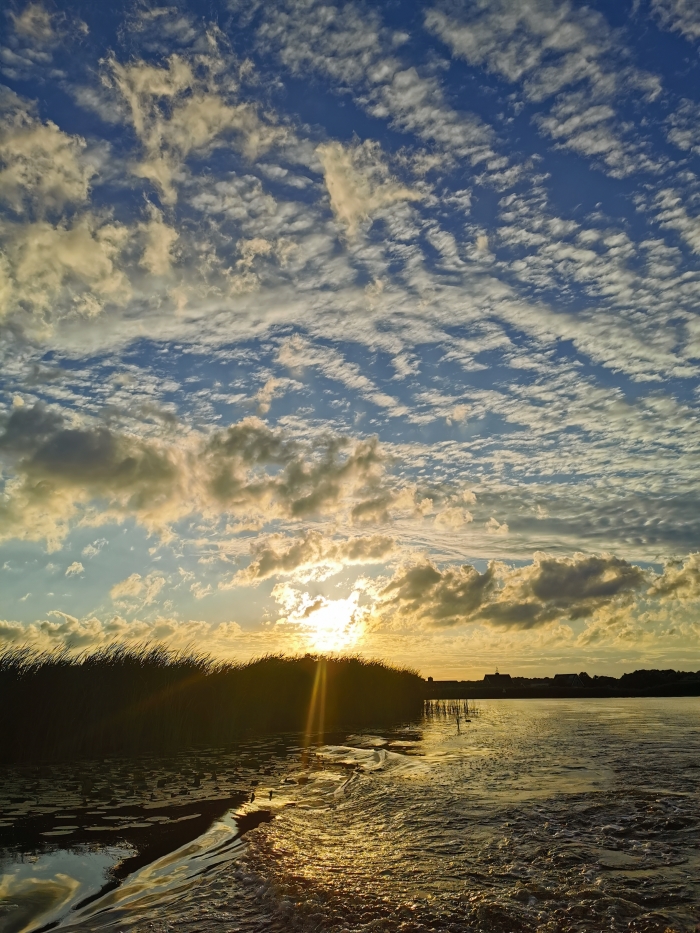 Stukje varen bij ondergaande zon