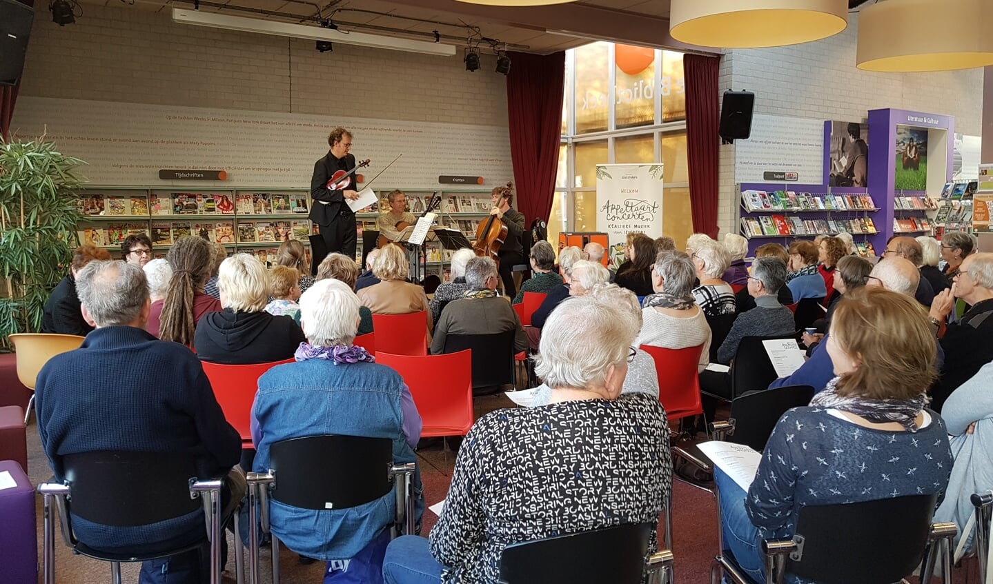 Een zondagmiddagconcert in de bibliotheek in Nijkerk.