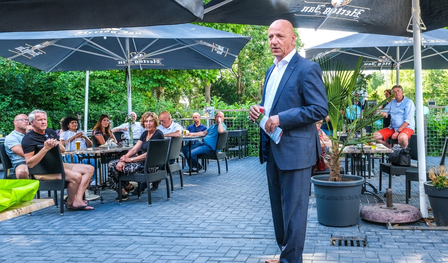 Johan Rip tijdens een toespraak bij ondernemers.