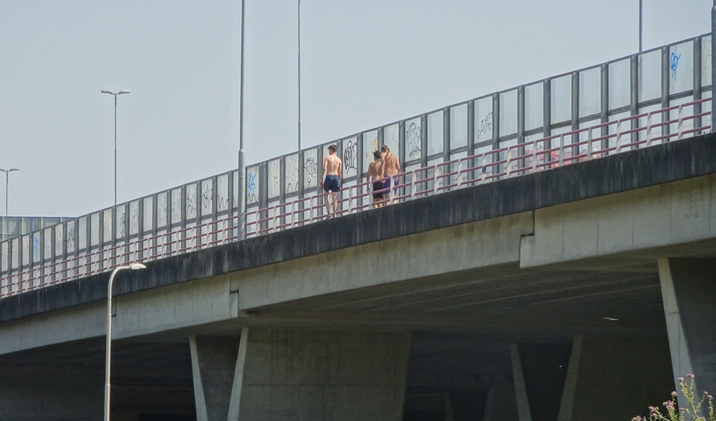Gevaarlijk avontuur op het A9-viaduct.