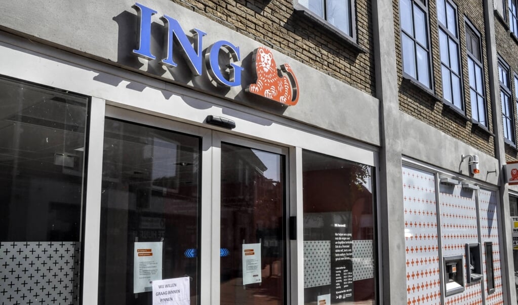 Het ING-kantoor in Barneveld is vooralsnog gesloten vanwege de coronamaatregelen.