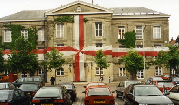 Op 14 juni 1995 opende staatssecretaris Aad Nuis met groot enthousiasme het nieuwe, voor de gelegenheid met een lint versierde, Gorcums Museum aan de Grote Markt.
