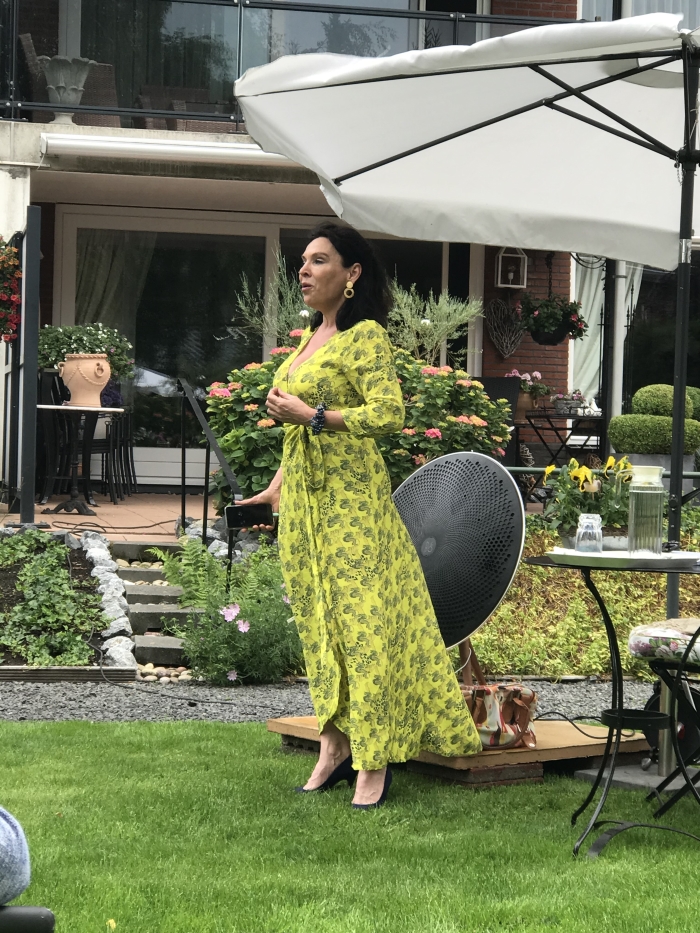 Tuinoptreden Tania Ravelli bij VVE Ridderhof