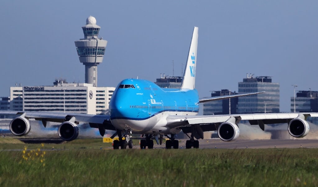 Het vliegverkeer op Schiphol komt langzaam weer op gang.