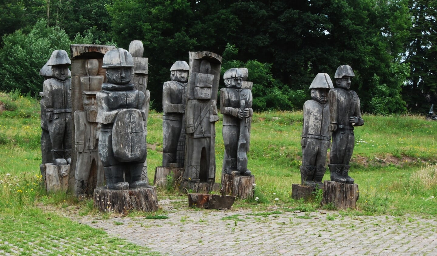 De houten soldaten op het Fort aan de Buursteeg in hun uitrusting uit vroeger tijden.