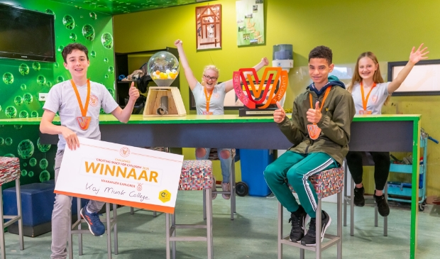 Het winnende team van het Kaj Munk College.