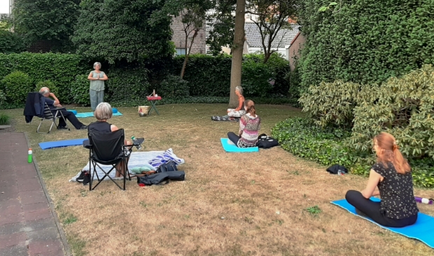 Van Rooijen Accountants stelt hun kantoortuin beschikbaar aan Chillicious Chi Neng Qigong.