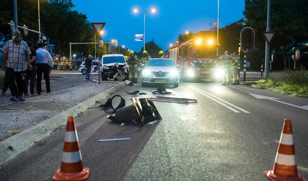 De verdachte reed met zijn auto een verkeerslicht uit de grond