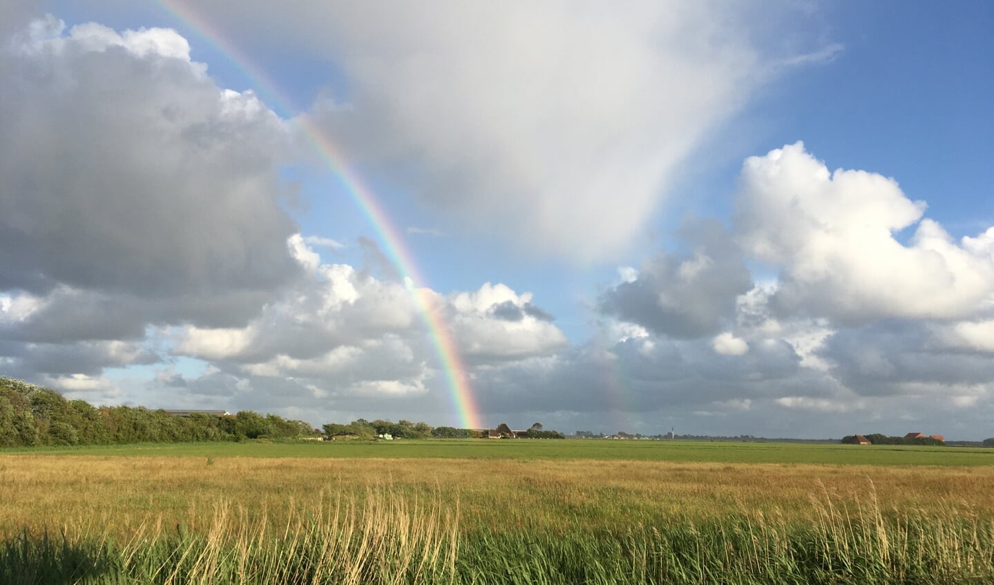 Twee regenbogen, gemaakt bij Den Hoorn op Texel in juni van dit jaar.

