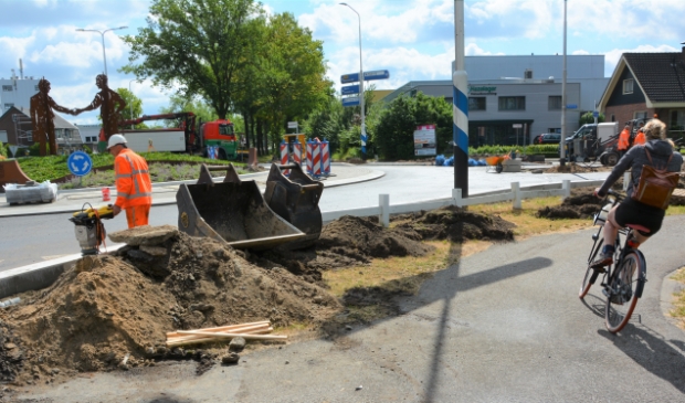 Weekendwerk aan de rotonde van de N224 bij Renswoude.