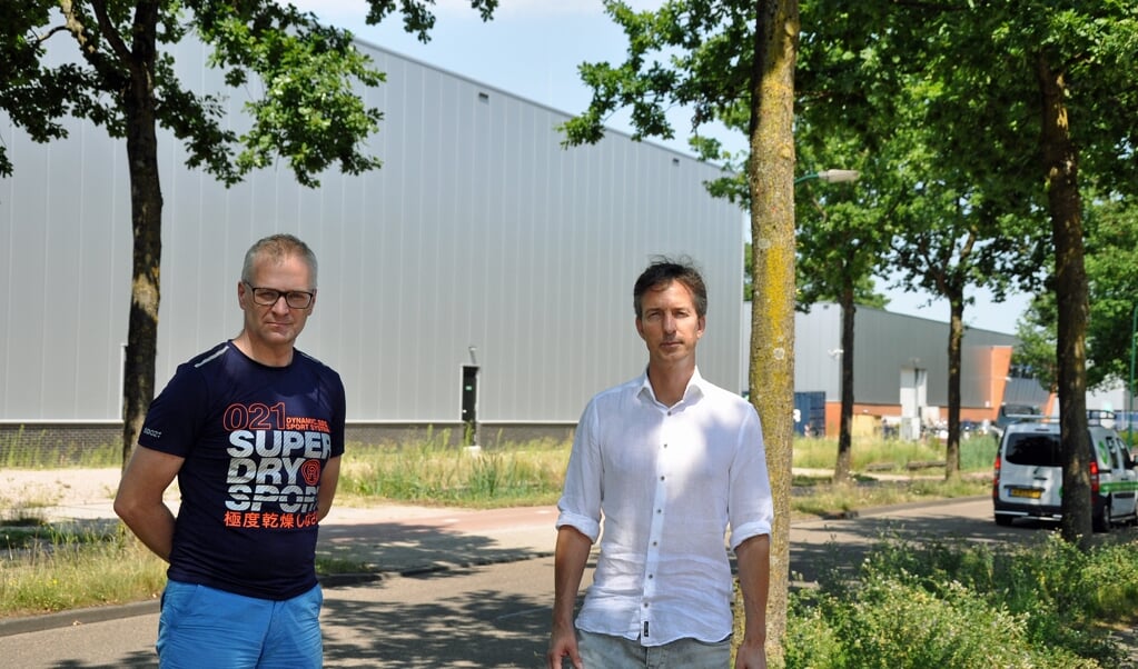 Edgar van Meggelen (links) en Martin van Arendonk, bestuursleden van de bewonersvereniging Sloothaak, zijn boos op de gemeente.