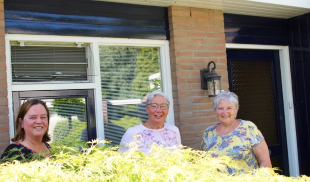 Vrijwilligers van het maatjesproject dementie: Helena van Linneweever, Gera Weimar en Annemiek Hammink.