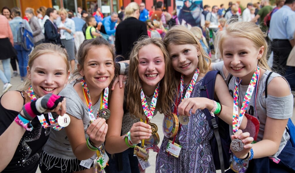 Kinderen met een medaille