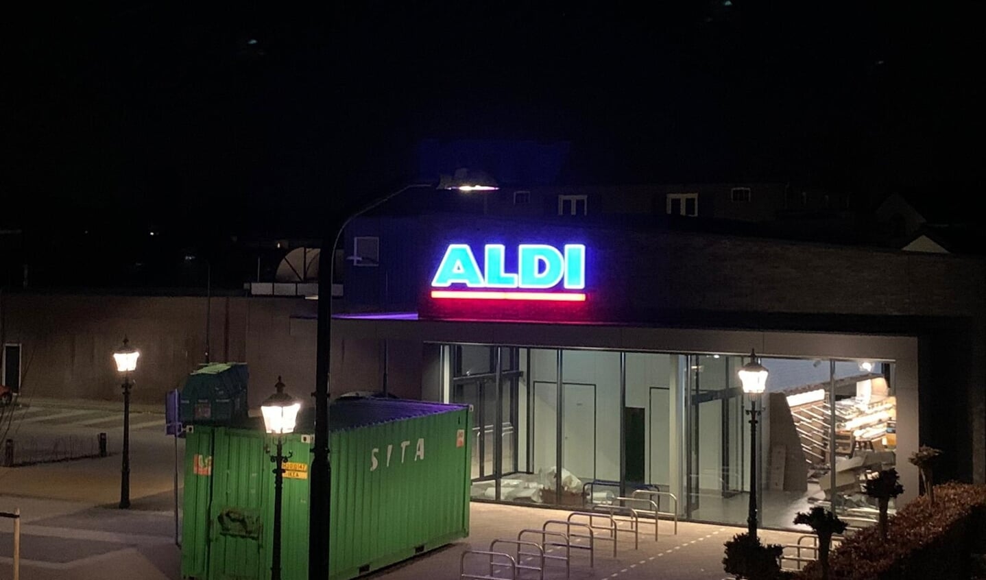 Omwonenden hebben last van de lichtintensiteit van de Aldi-reclame.