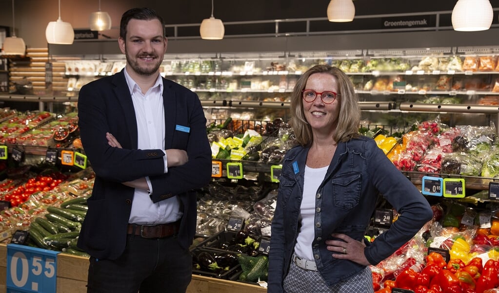 Supermarktmanager Margreet Hordijk en assistent manager Niels Linder