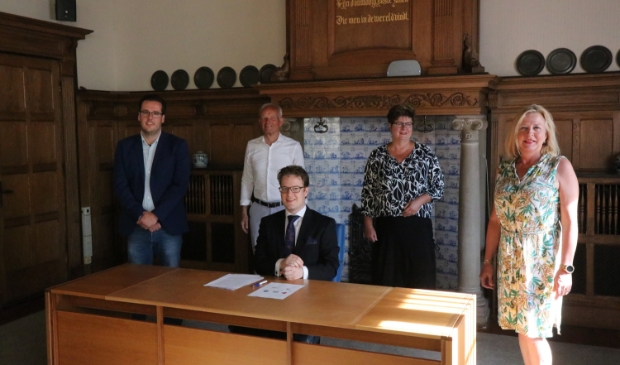 De fractievoorzitters tekenen het akkoord