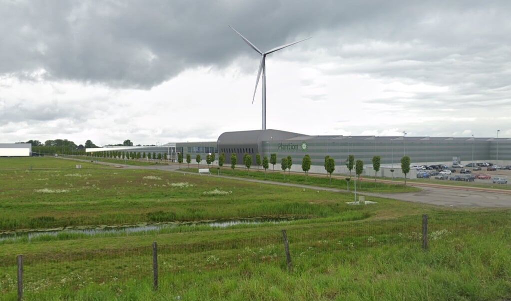 Impressie van de nieuwe windmolen op het Plantion-terrein langs de A30 in Ede.