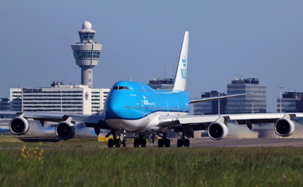 <p>Het kabinet is niet verplicht strengere klimaatvoorwaarden te verbinden aan de financiële steun voor KLM.</p>