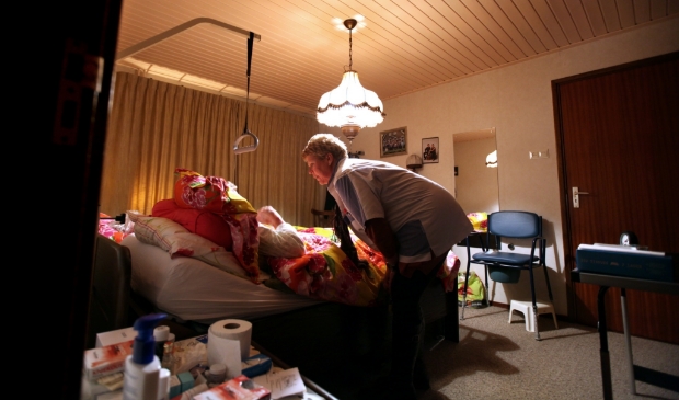 In de zorg is er tijdens de corona crisis groei in de werkgelegenheid.
