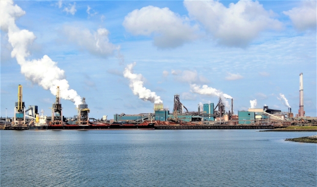 <p>IJmuiden onder de rook van Tata Steel.</p>