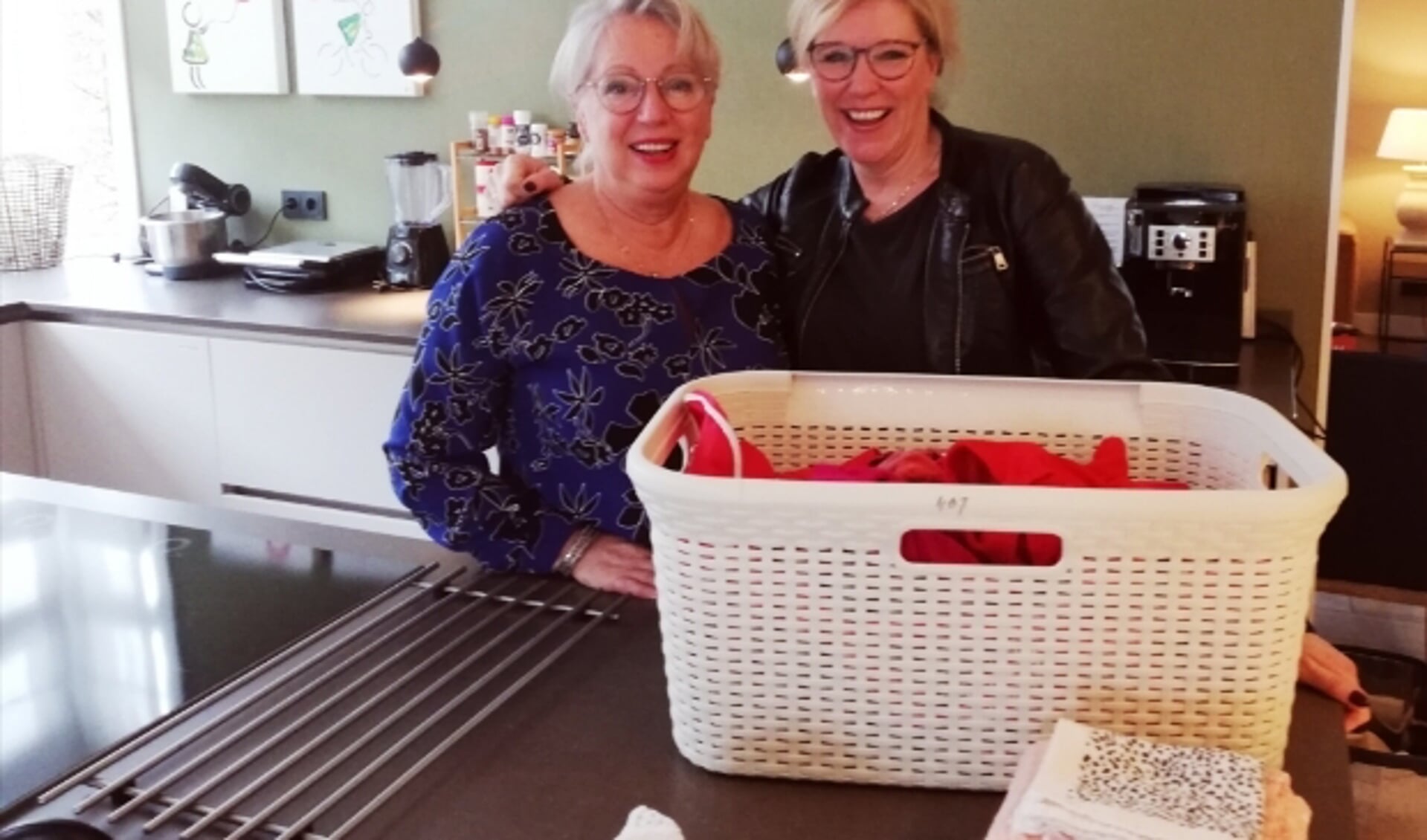 Rita Visser en Juliette Manders, vrijwilligers bij het Ronald McDonaldHuis in De Bilt.
