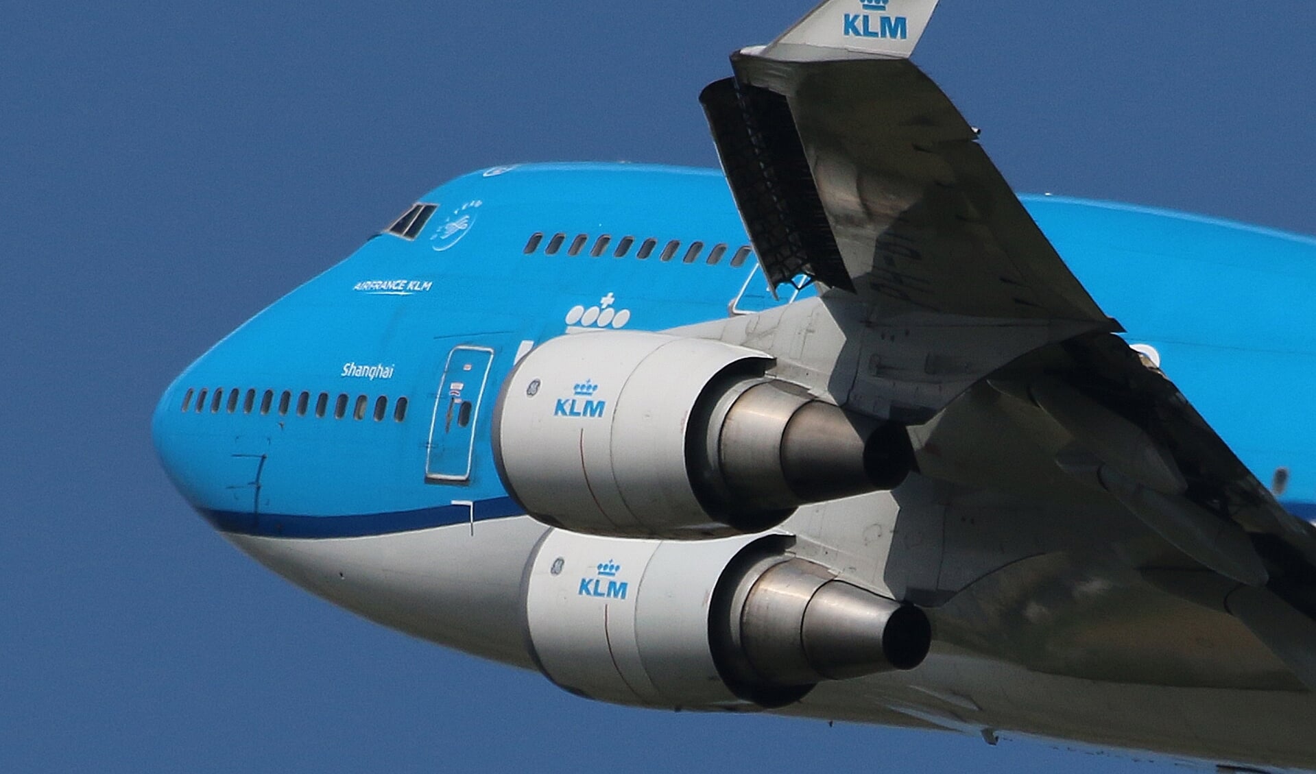 De KLM-vloot wordt ook ingekrompen. Reeds uitgefaseerde passagiers-Boeing 747's vervoeren nog wel tijdelijk vracht.
