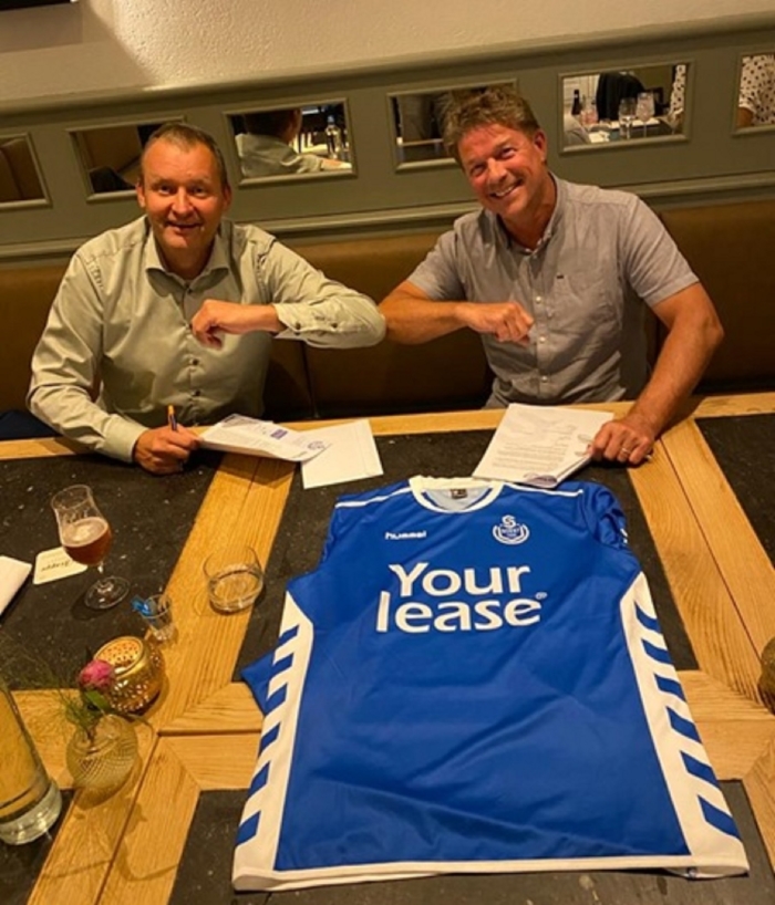 Robert Smeeing (l) en Ries de Jong zijn blij met elkaar