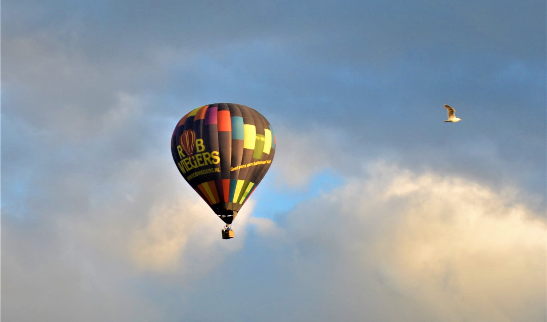 De luchtballon boven Soest, vlak voor de landing in Soesterberg.