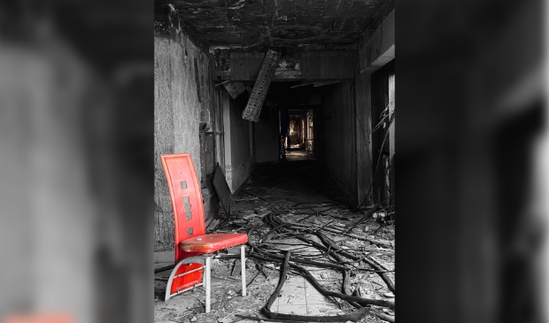 'Ooit was Hotel Belvedere in Dubrovnik (Kroatië) een juweel. Gebouwd in 1985. Groots en luxueus. Nu is het een ruïne. Een plek waar sinds de oorlog in 1991 de tijd heeft stilgestaan en alles je doet herinneren aan de verschrikkingen die het heeft meegemaakt.'