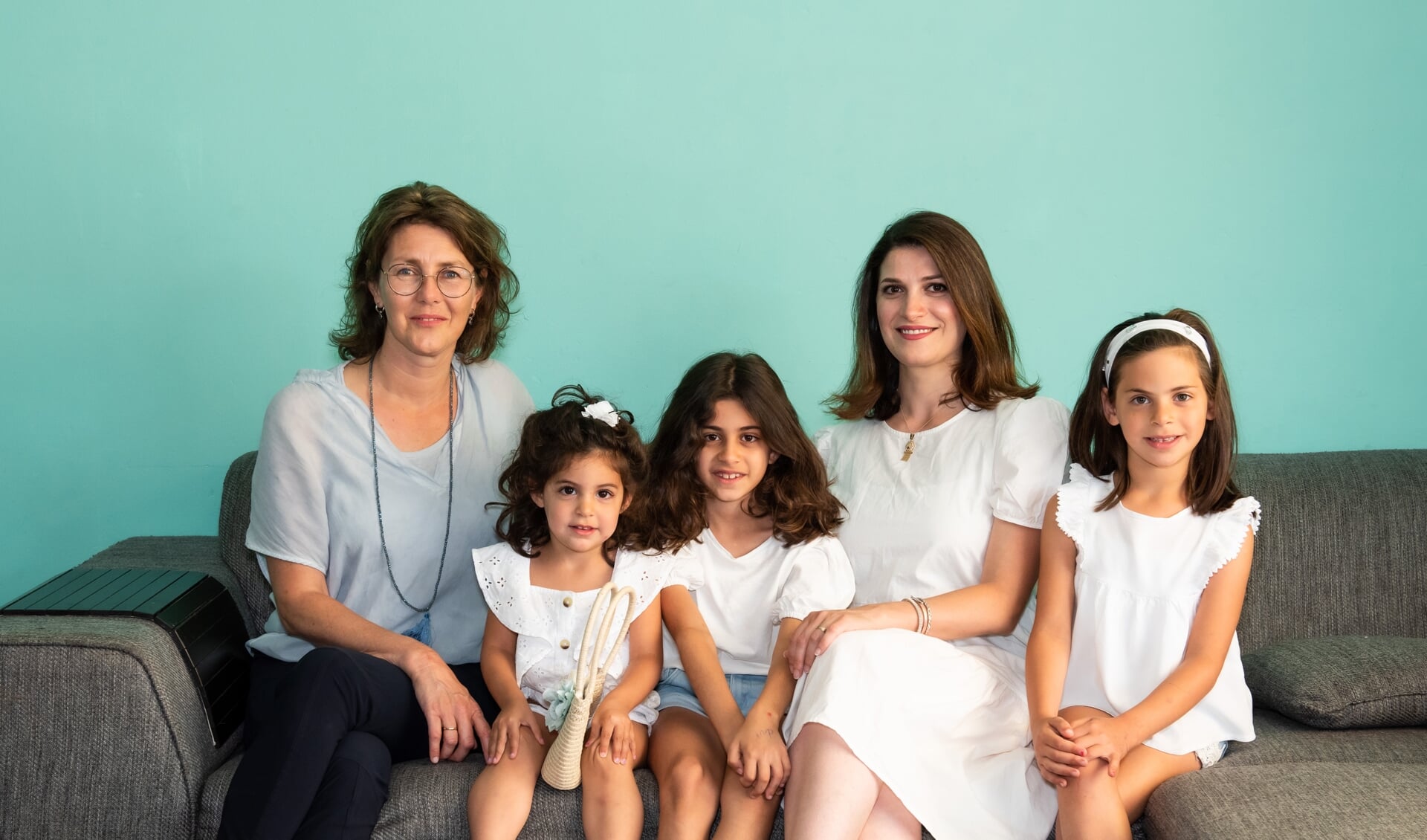 Marinke (links) ziet de kinderen van Farah bijna als nichtjes. Omgekeerd werd de Voorthuizense een soort tante van de Syrische meisjes.